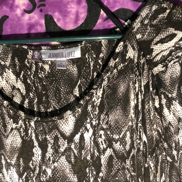 Brand NWT J LO tunic style peasant top size 1x - Picture 2 of 7